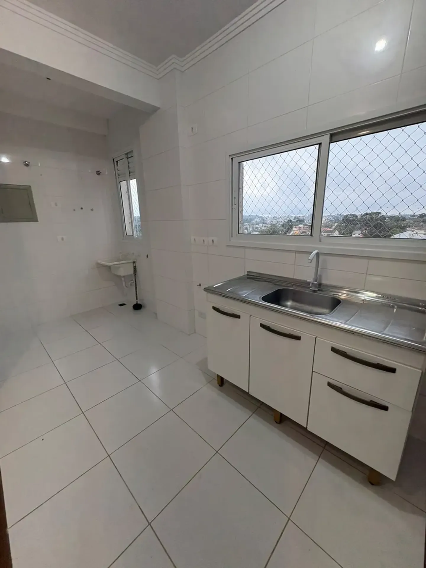 Apartment on the 3rd floor with wood or laminate floors — photo 4