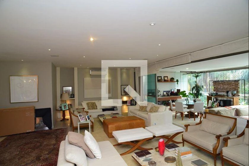 298 m² rental apartment with 4 en-suite bedrooms and balcony — photo 16