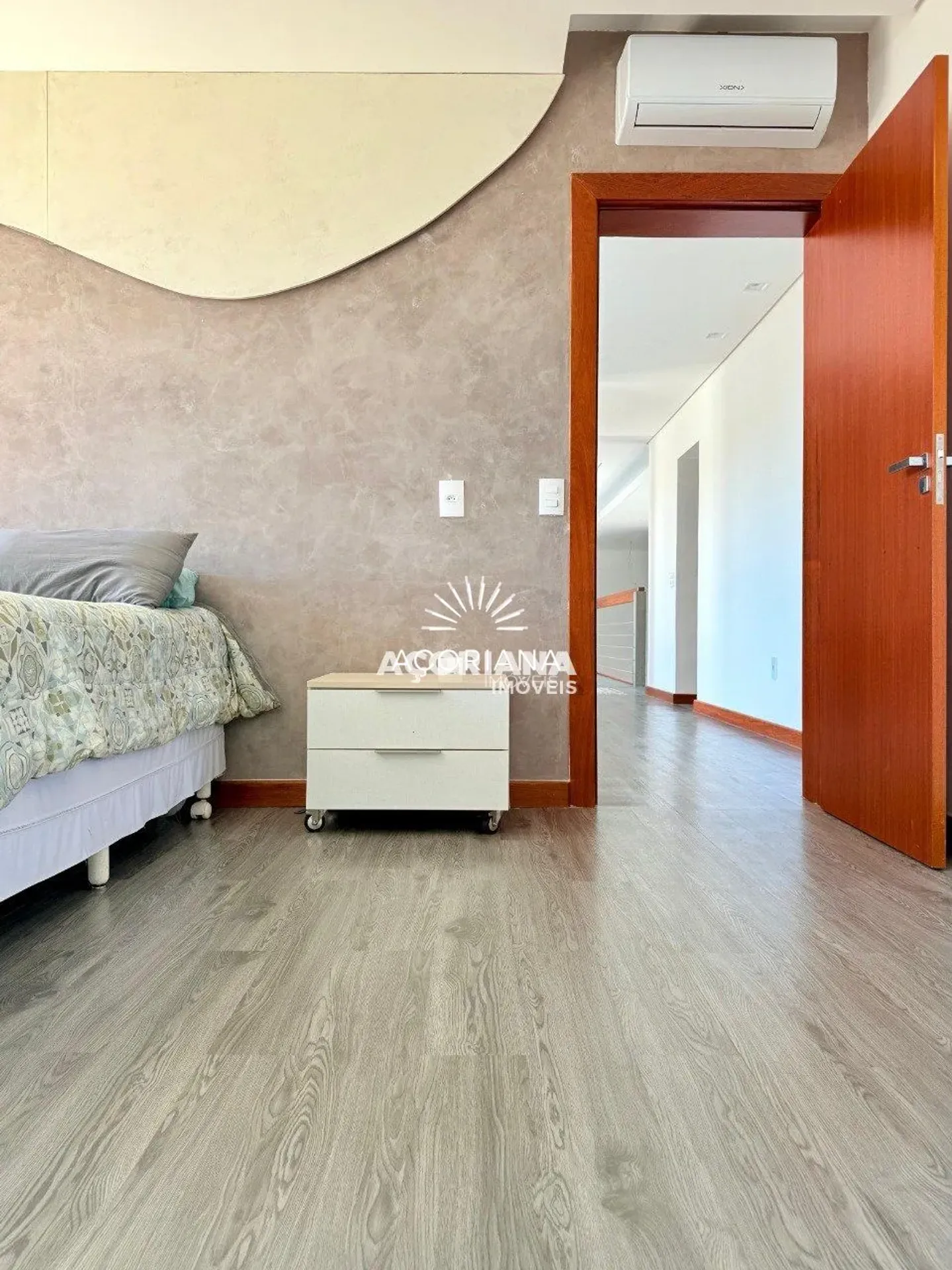 House with open-plan kitchen and 5 bedrooms over 558 m² — photo 23