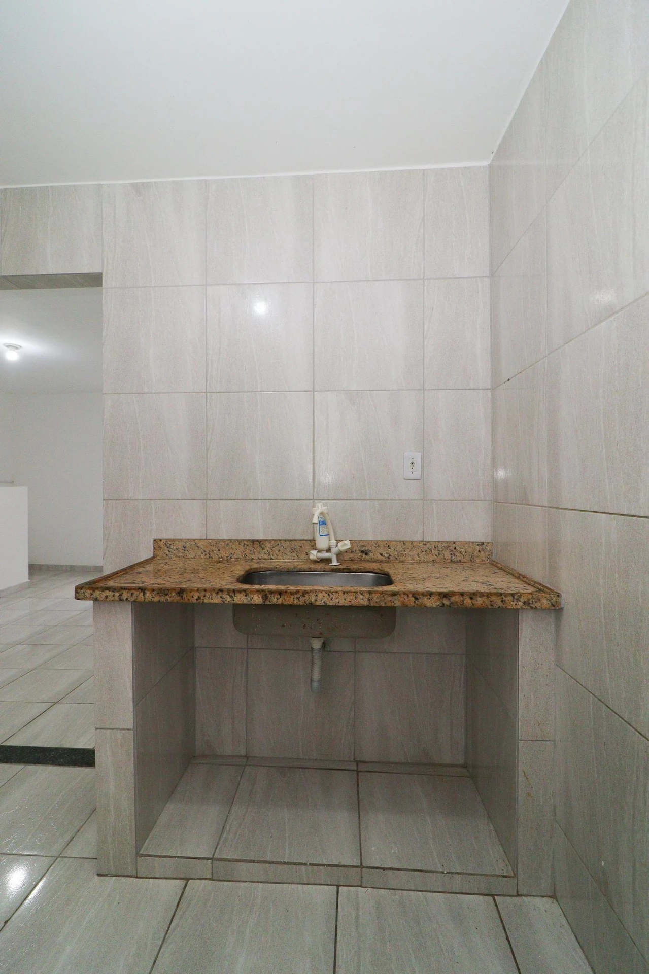 2-bedroom rental apartment with 1 bathroom and balcony — photo 26