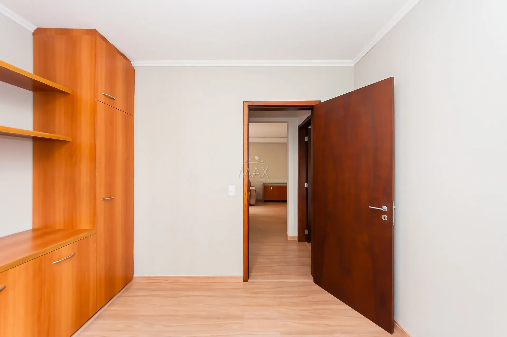 Furnished apartment, 89 m², with a glass-enclosed balcony — photo 36