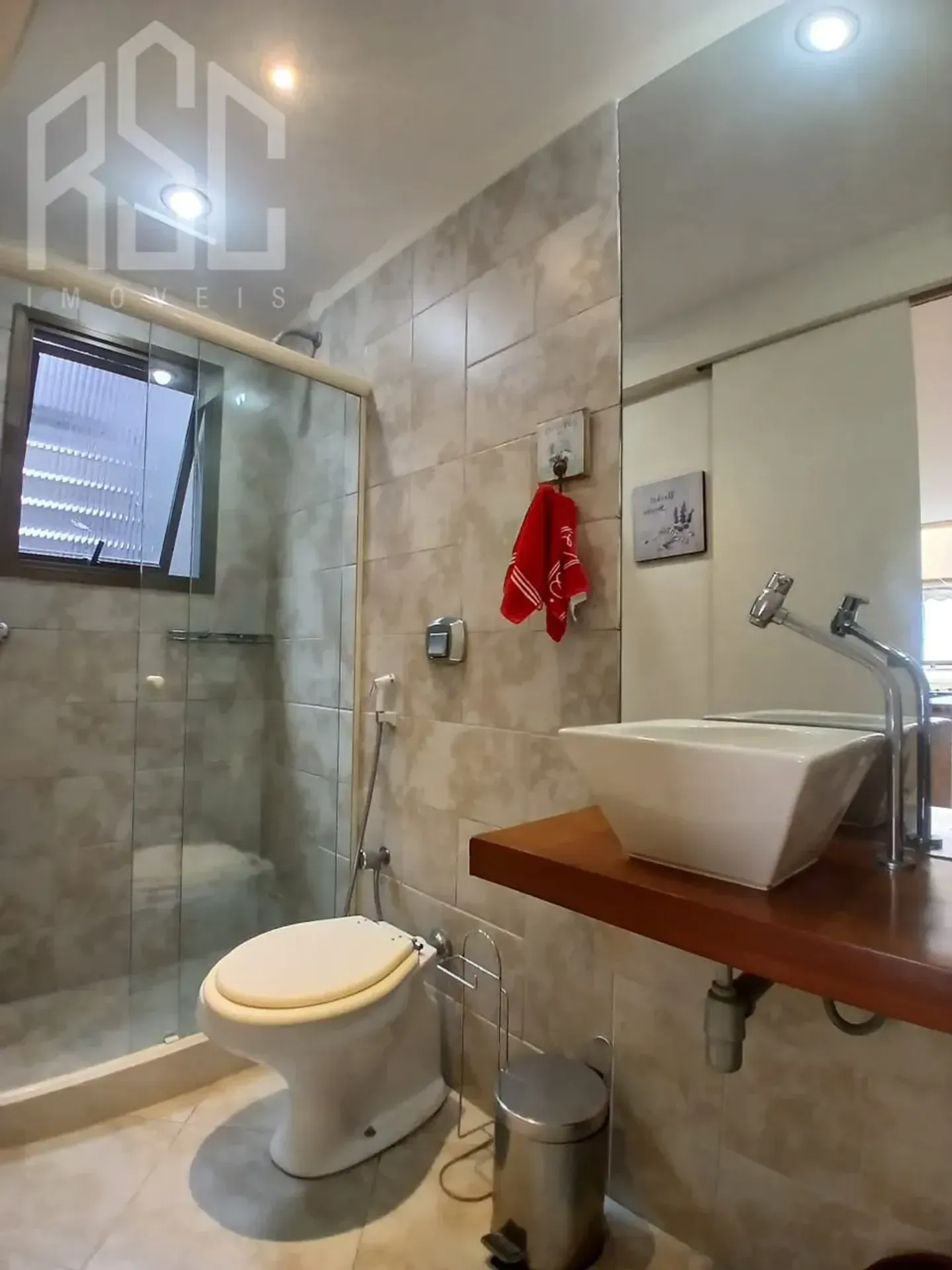 Balcony with a grill in a 2-bedroom apartment, 153 m² — photo 21
