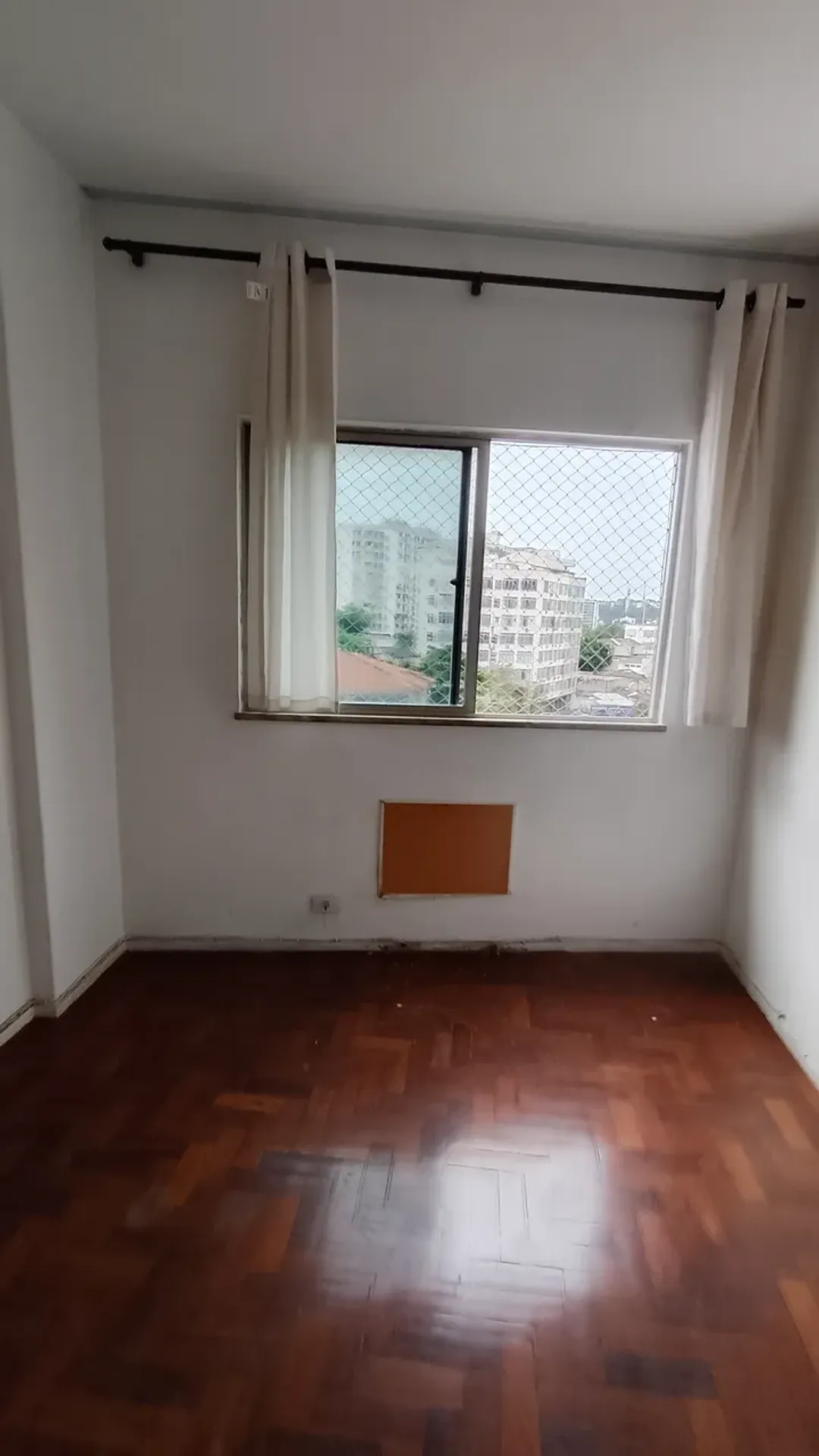 Apartamento no 4º andar com piso de madeira ou laminado — photo 39