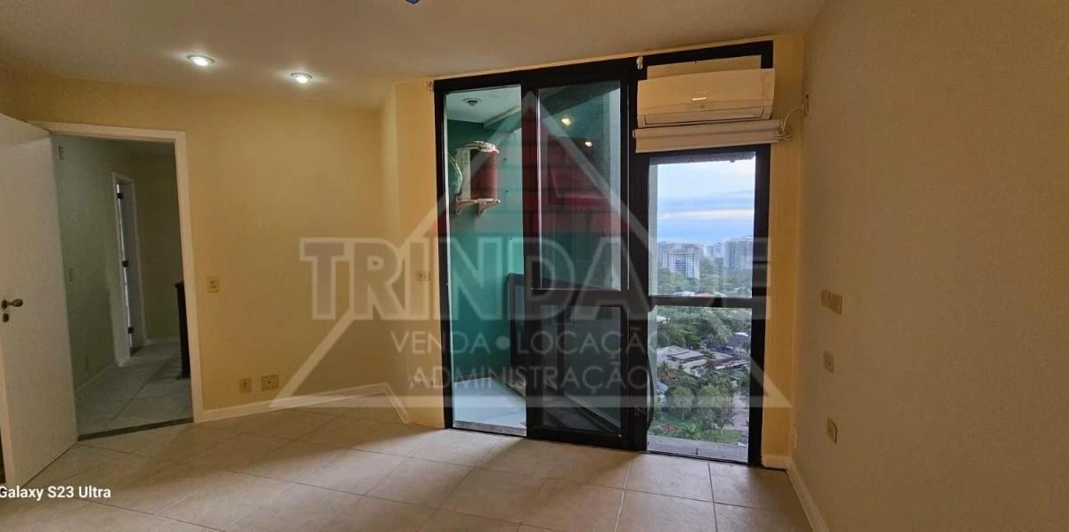 Unfurnished apartment with 3 en-suite bedrooms, 200 m²
