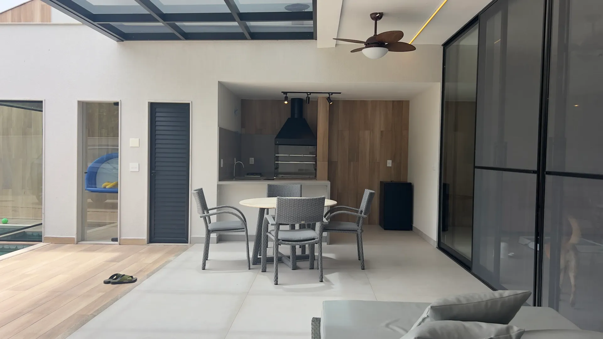 House with 5 bedrooms and 5 bathrooms plus 3 parking spots — photo 19