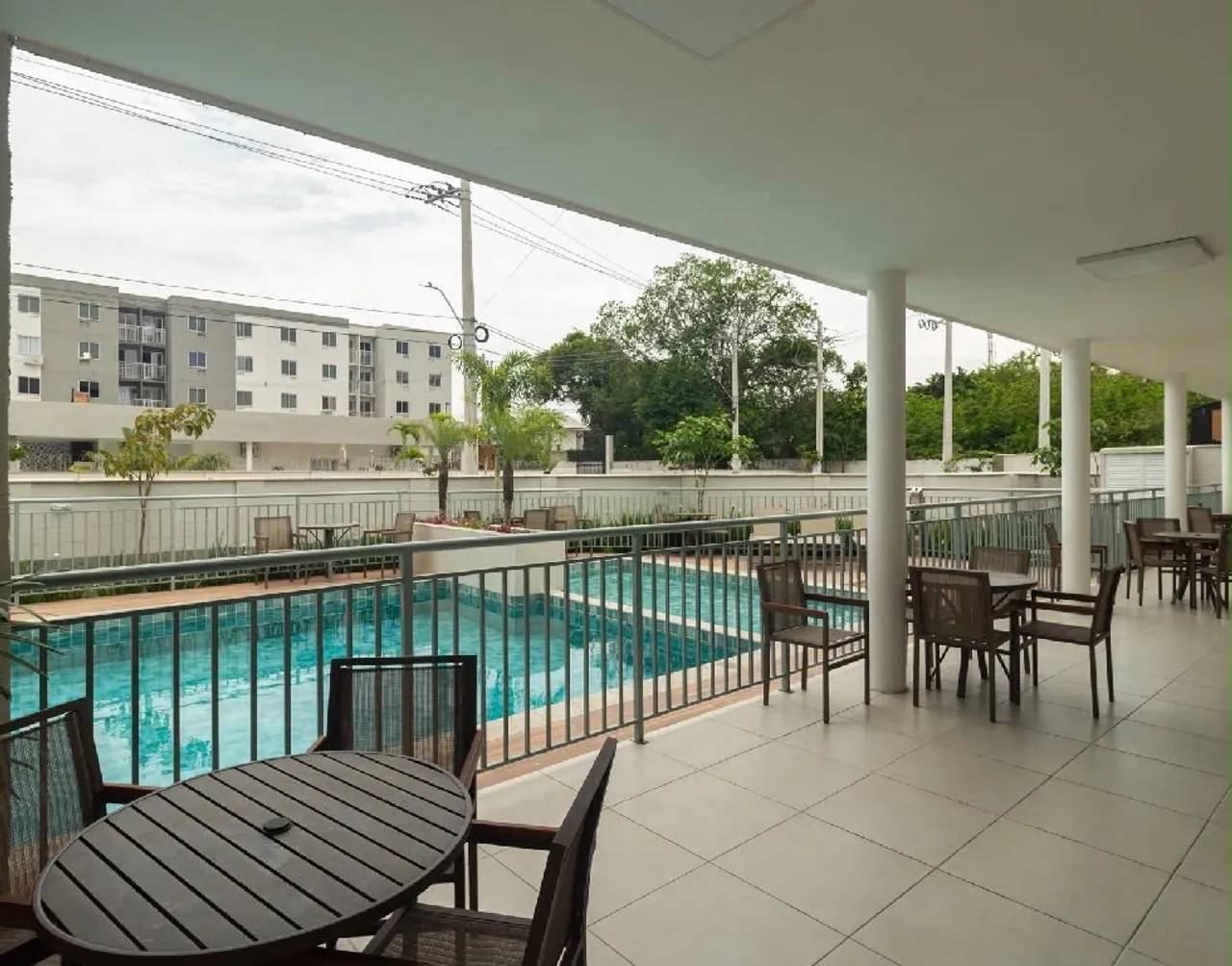 Apartamento de 2 quartos em condomínio com piscina — photo 16