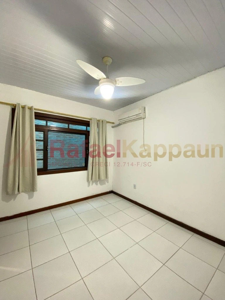 One-bedroom apartment with a mountain view in Florianópolis — photo 2