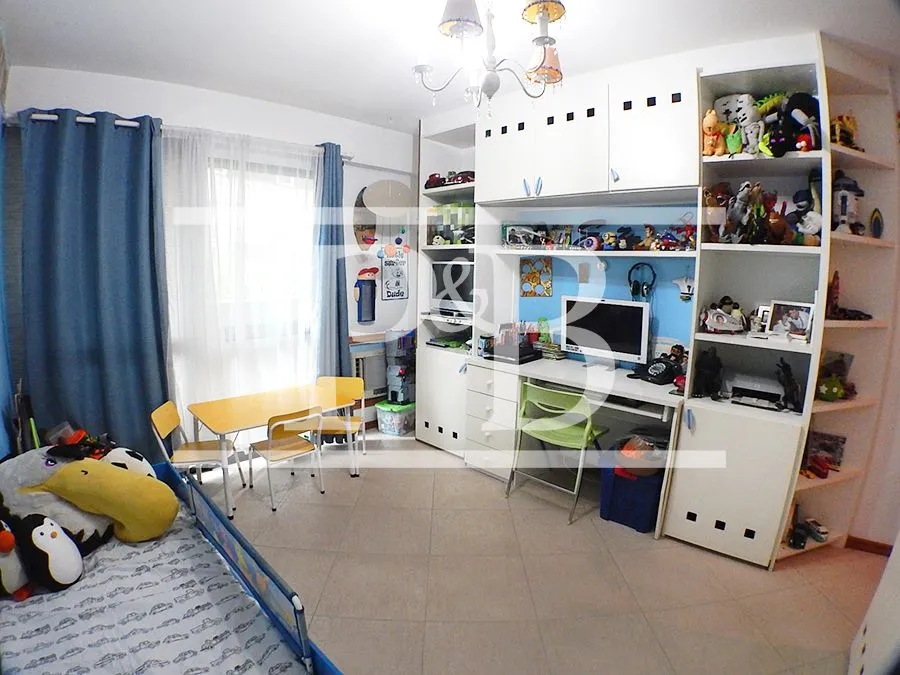 4-bedroom apartment with 266 m² and 4 parking spaces — photo 15