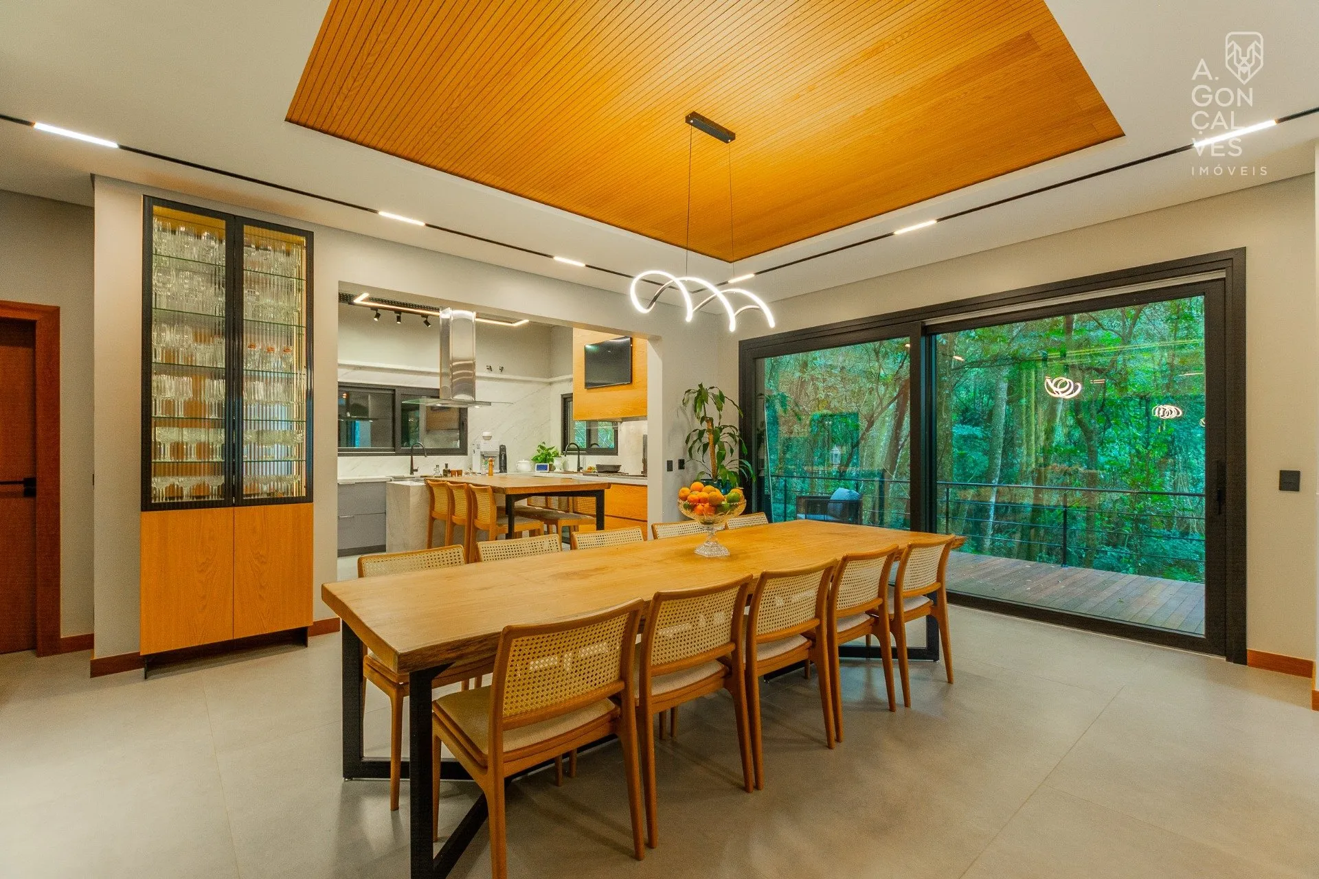 Furnished house with 4 bedrooms and 5 bathrooms — photo 9