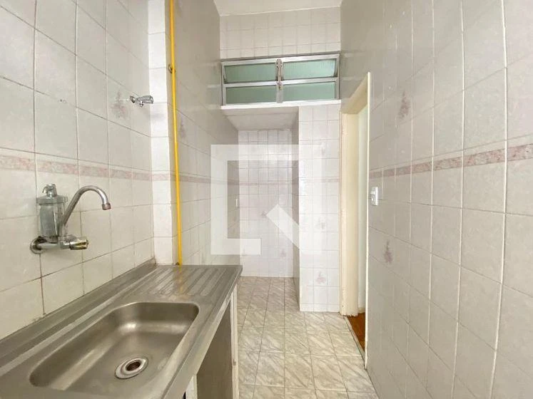 Wood or laminate floors in a one-bedroom apartment, 50 m² — photo 18