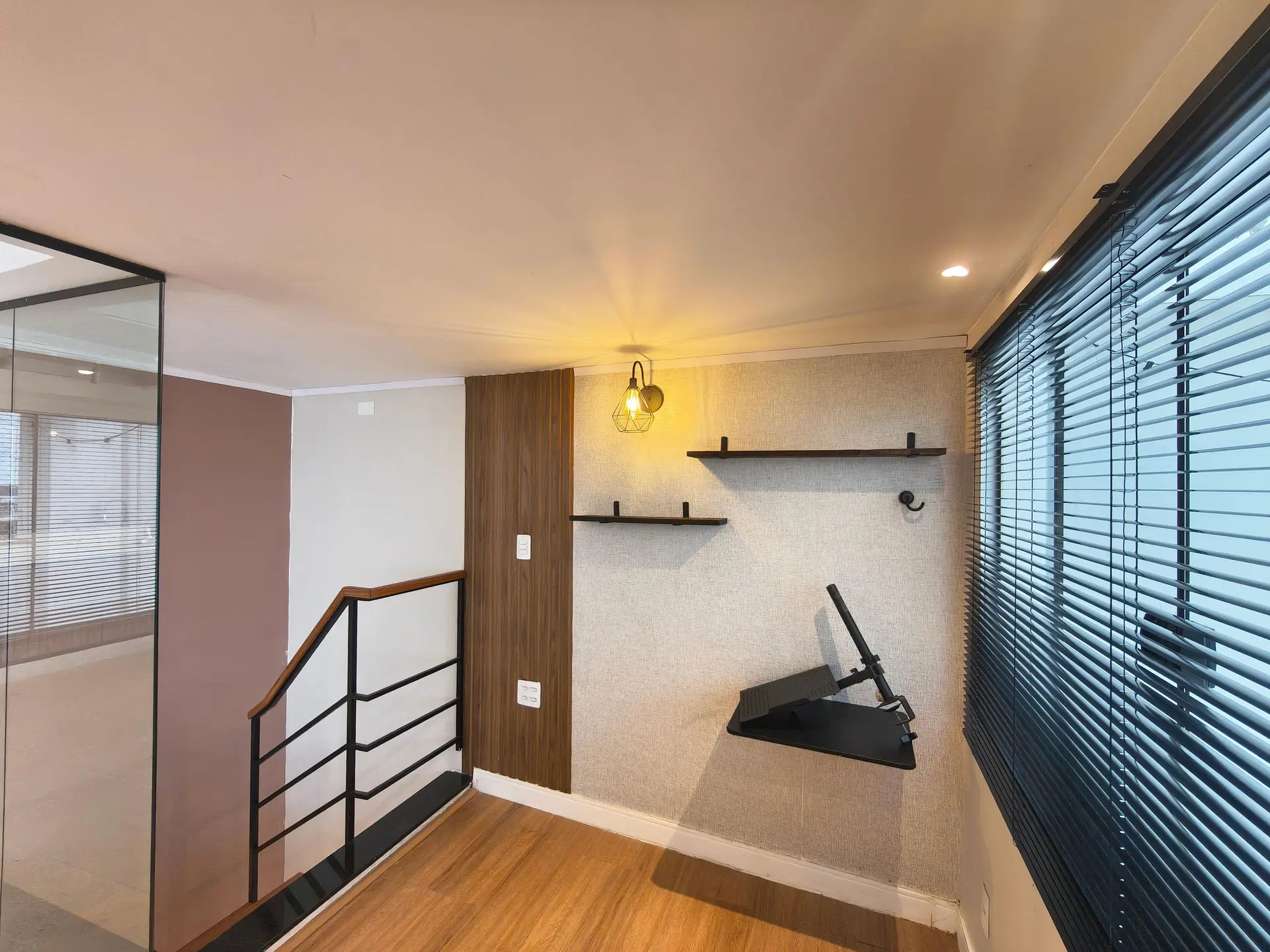 Floor-to-ceiling windows in a 3-bedroom apartment, 140 m² — photo 31