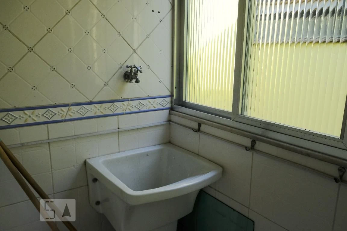 Apartamento sem mobília com cozinha separada e lavanderia — photo 25