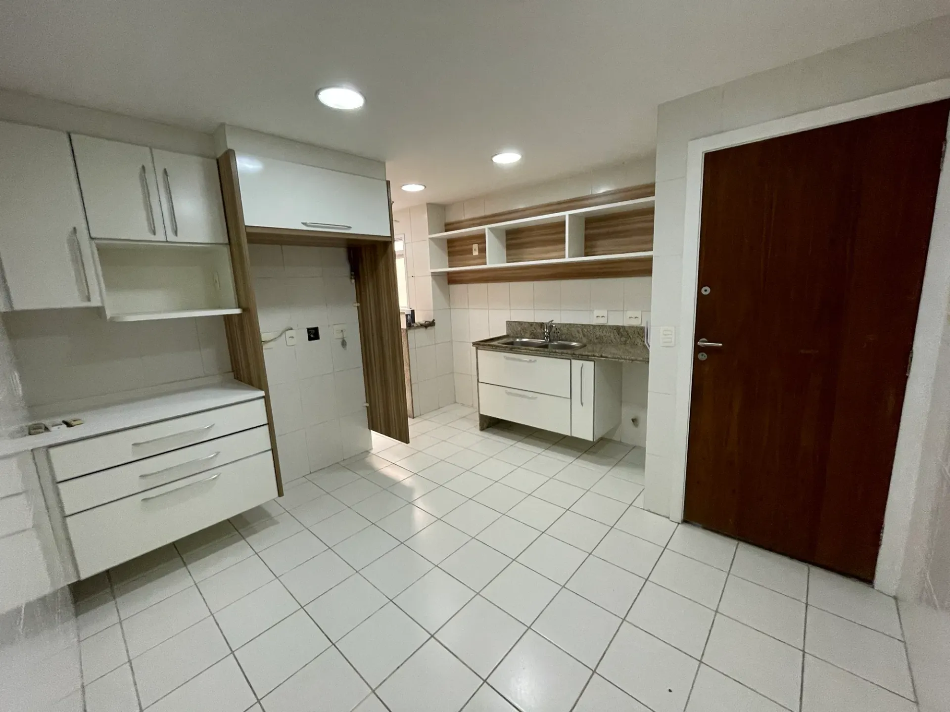 Cobertura com 4 quartos e cozinha com fogão a gás — photo 24