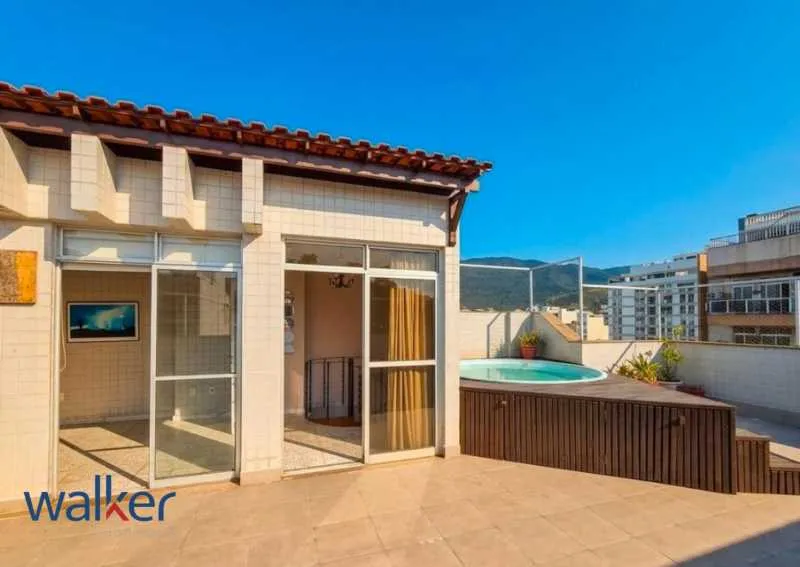 Balcony with a grill in a 3-bedroom apartment, 120 m² — photo 23
