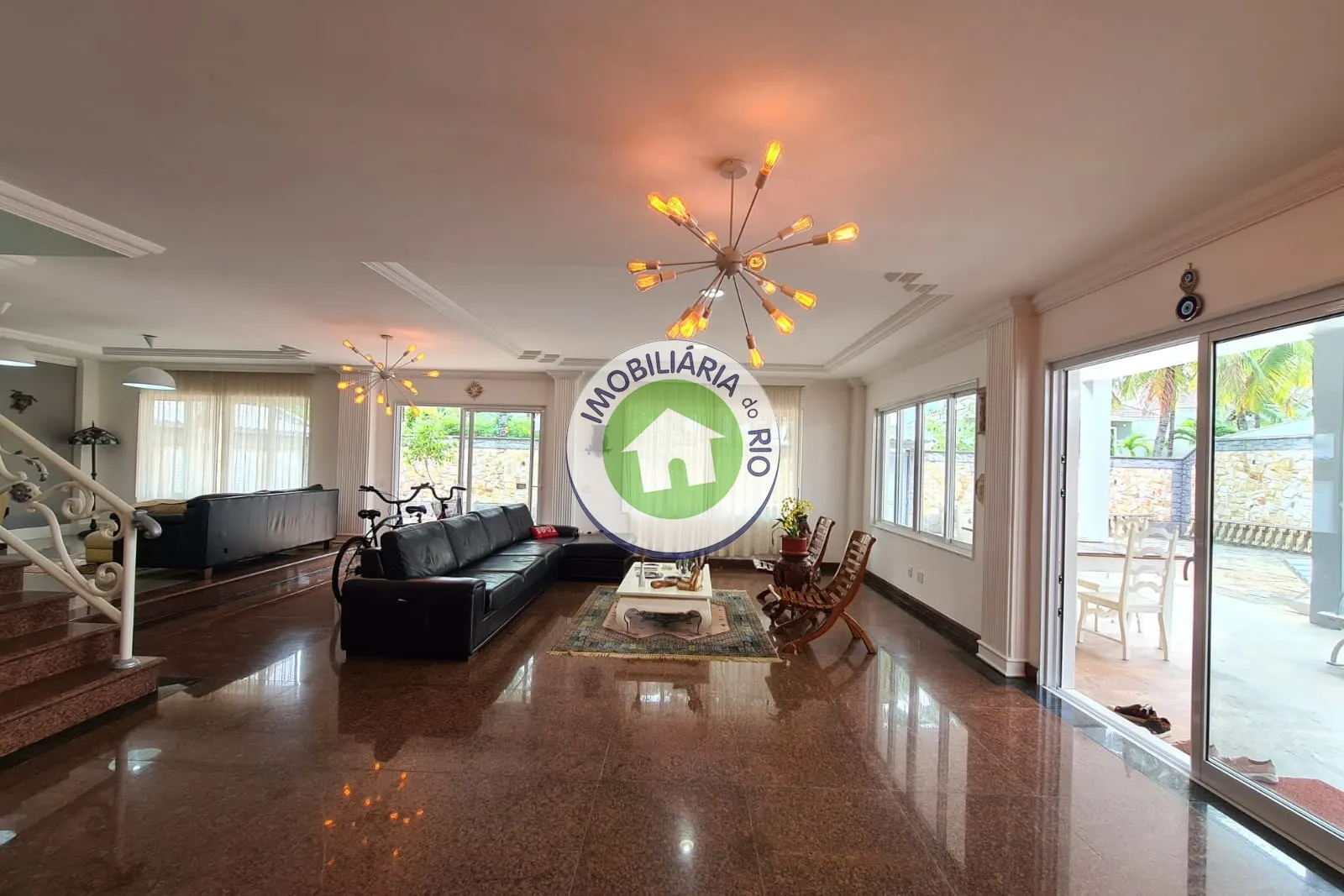 House with 5 bedrooms and 5 bathrooms plus 4 parking spaces — photo 40