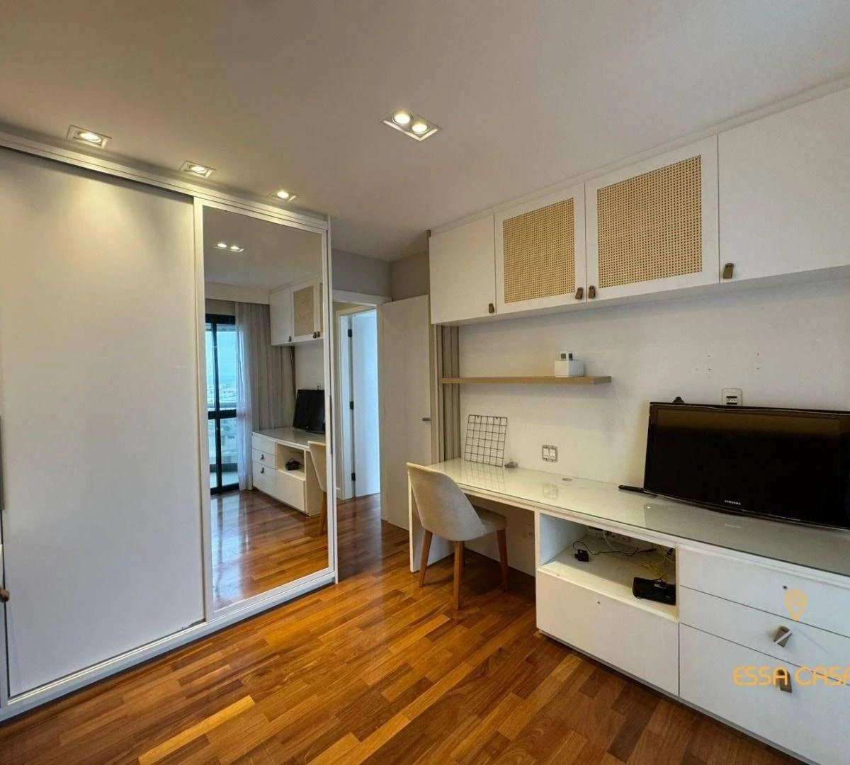 4-bedroom apartment with a water view in Rio de Janeiro — photo 17