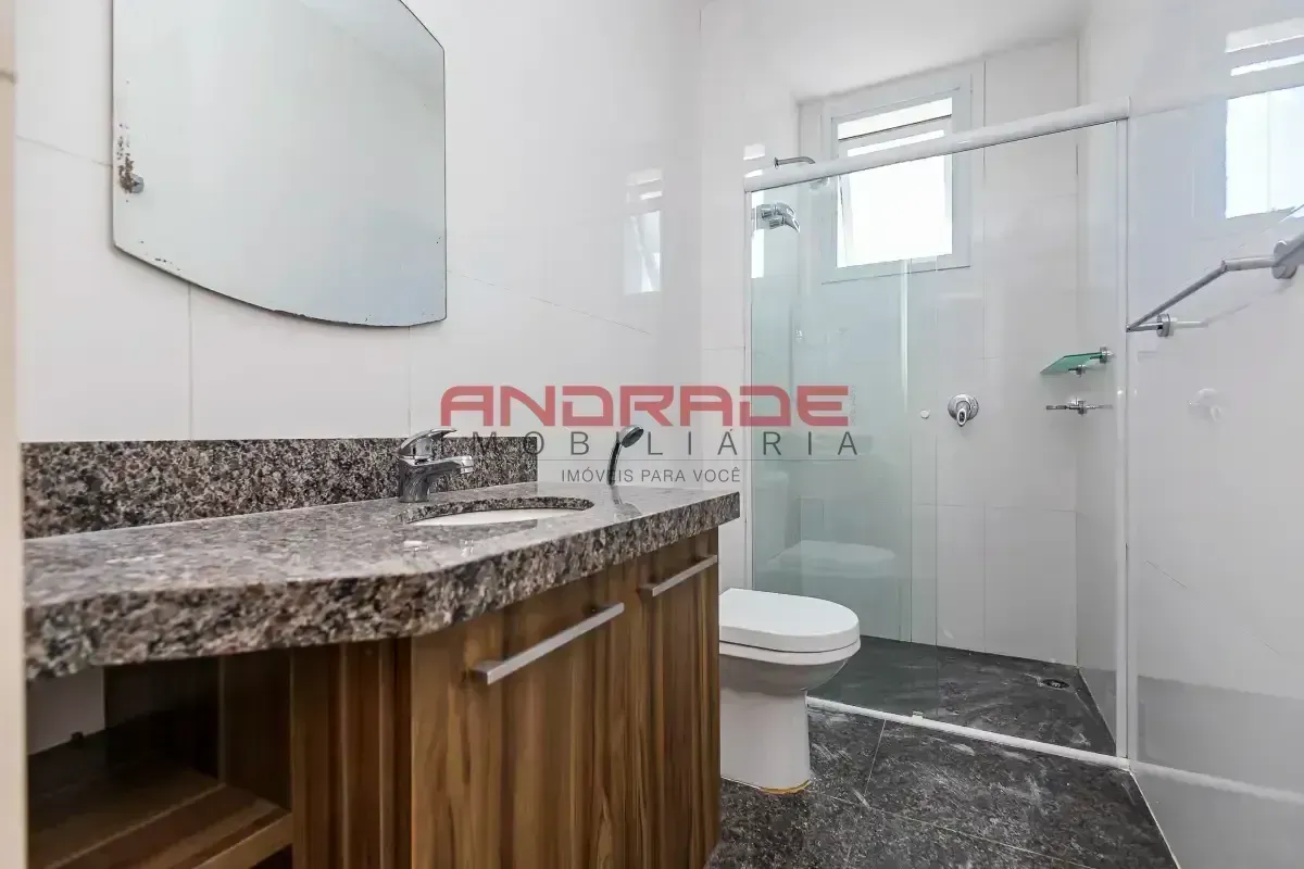 Apartment with 3 bedrooms and glass balcony — photo 32