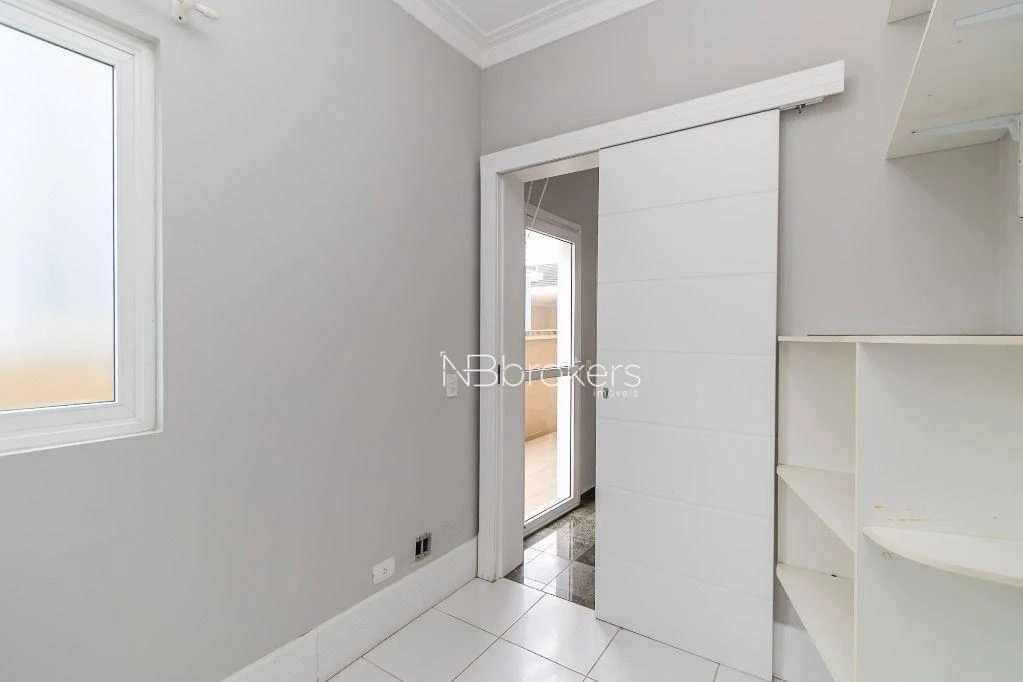 444 m² house with 4 bedrooms, private garden and parking — photo 25