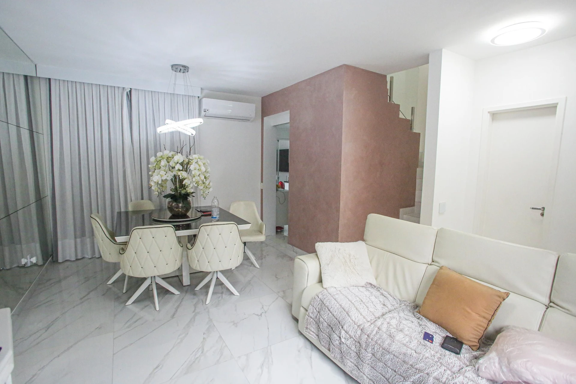 Casa mobiliada com 4 quartos e 4 banheiros no condomínio — photo 22