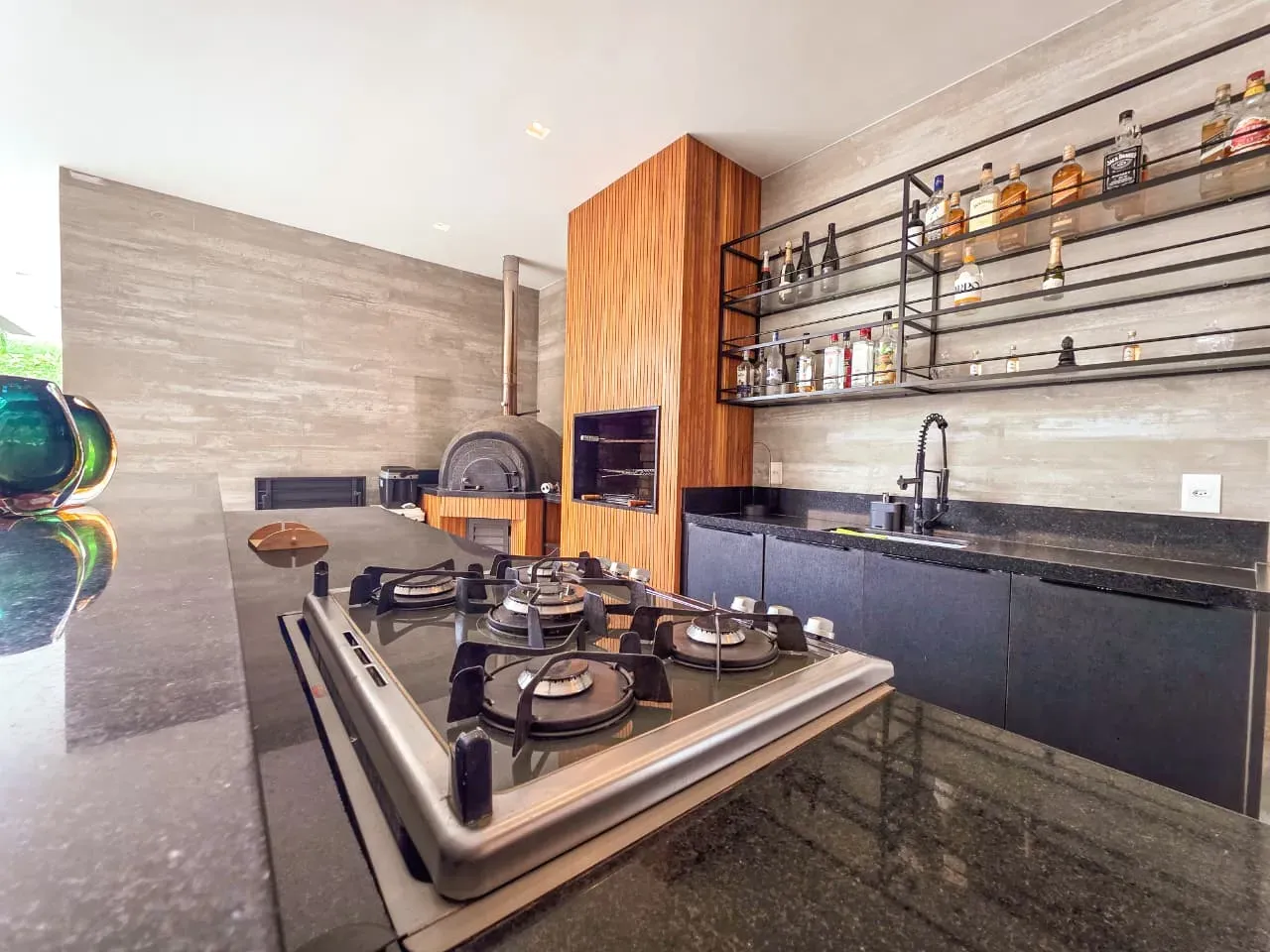 Furnished house, 920 m², with a bathtub — photo 47