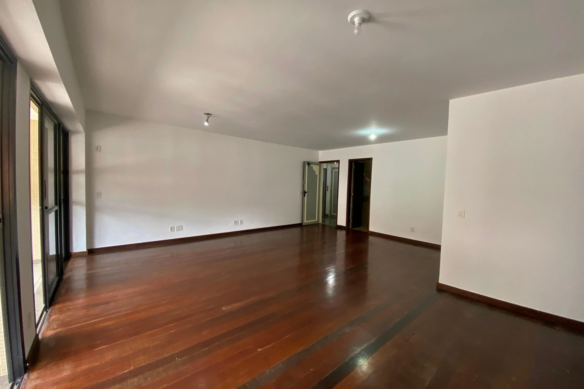 2-bedroom apartment in a building with a sauna — photo 11
