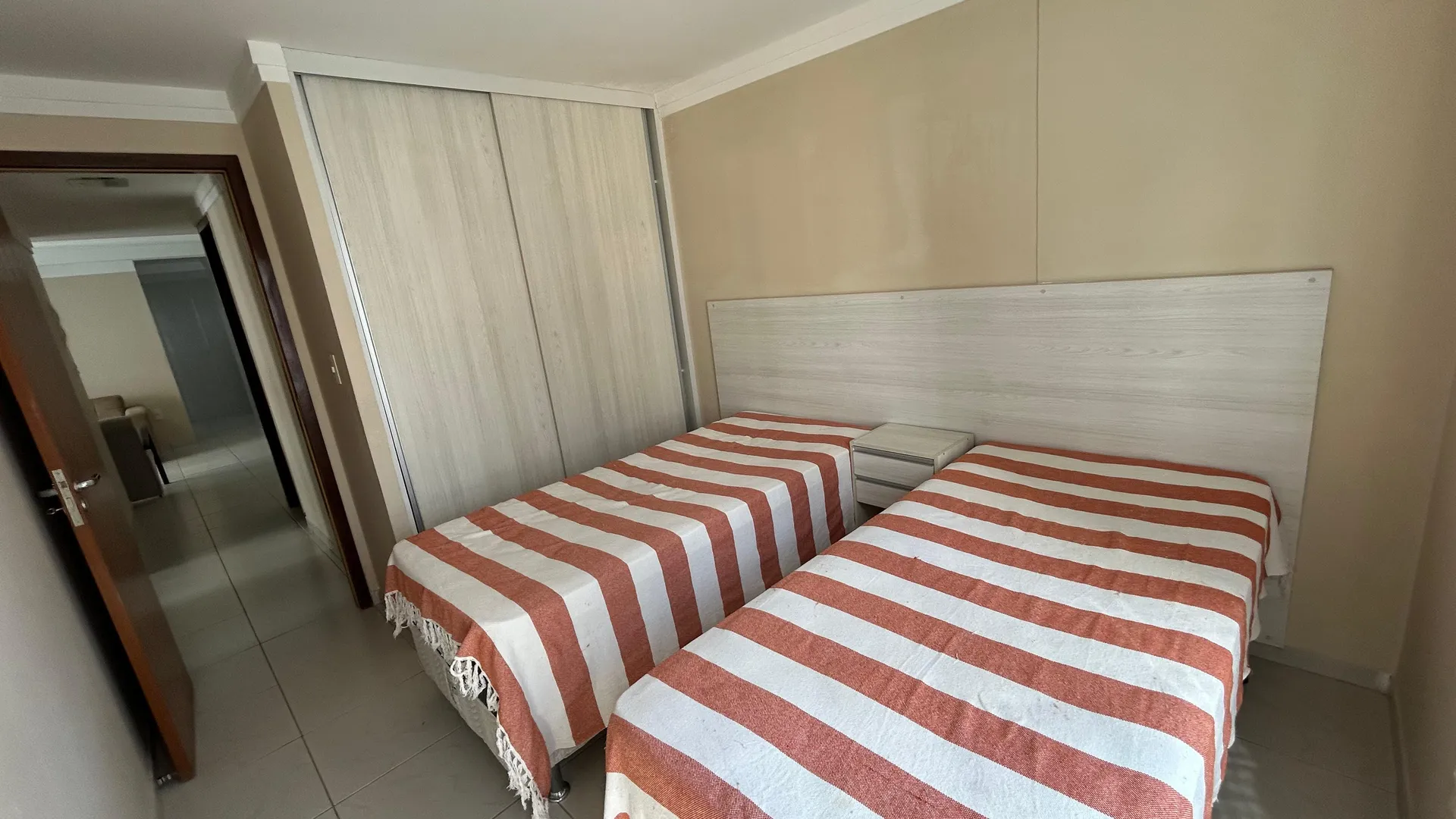 3-bedroom rental apartment with a private suite — photo 6