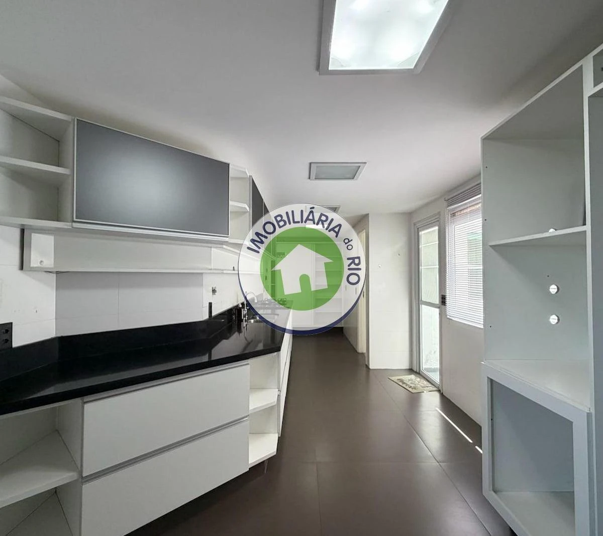 4-bedroom apartment with 5 bathrooms and 3 parking spots — photo 8