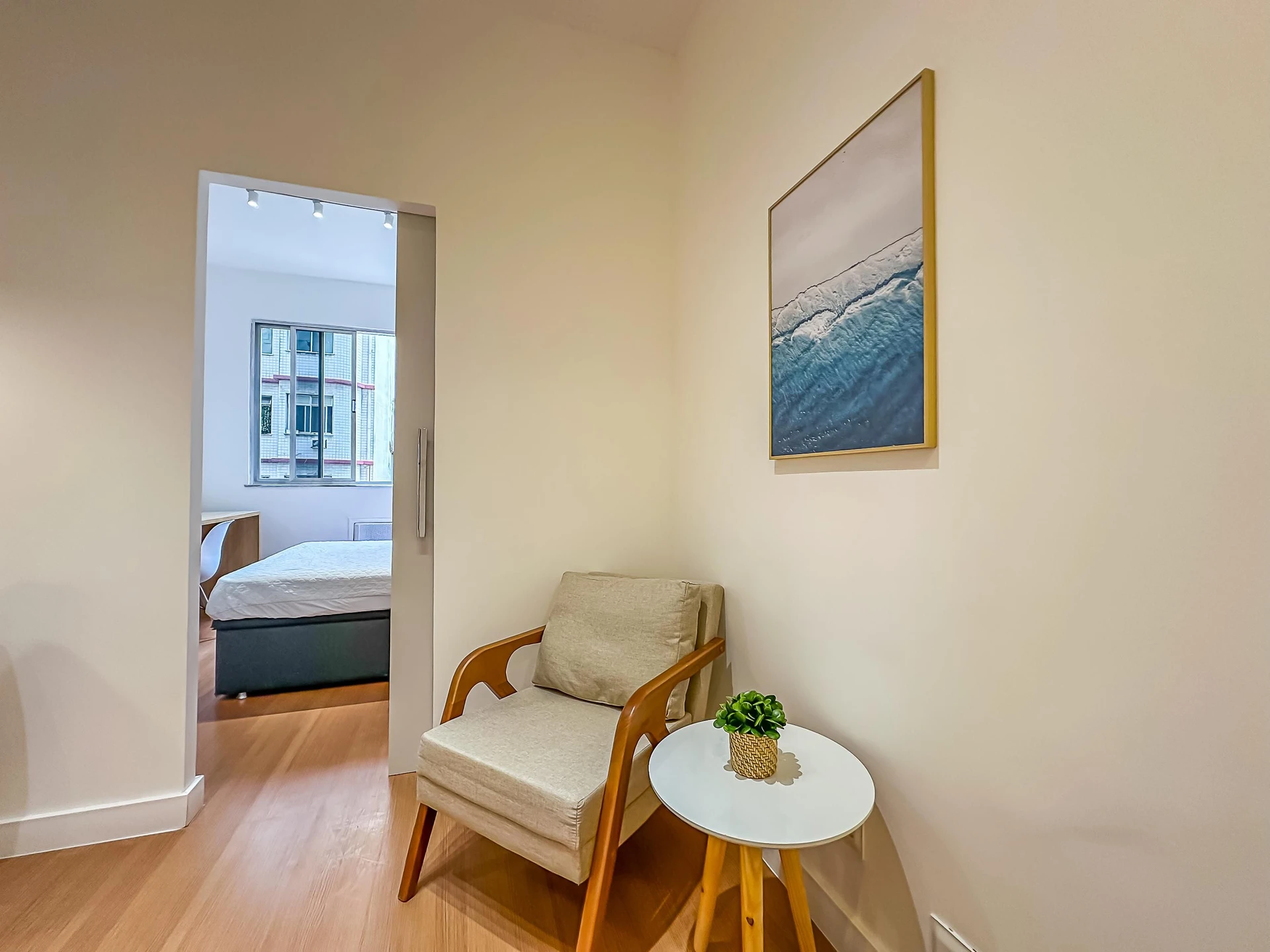 Furnished apartment, 35 m², with a home office — photo 3