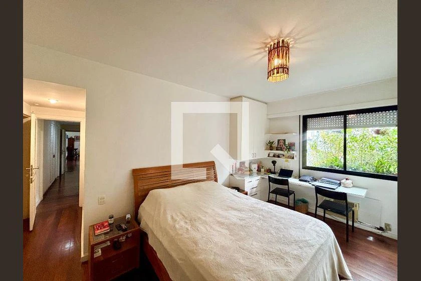 Apartment with 4 bedrooms and an en-suite bathroom — photo 45