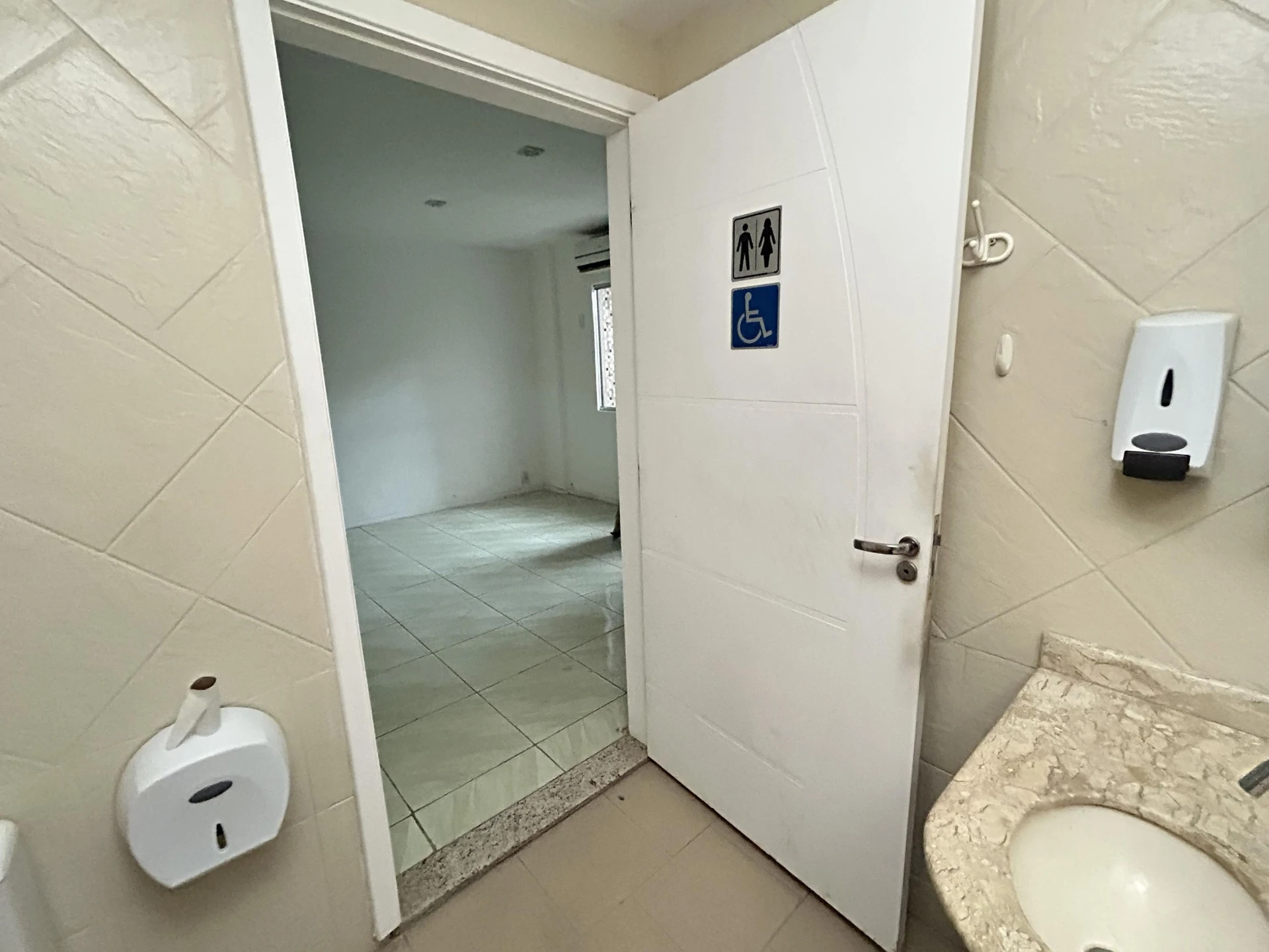 Дом с 4 спальнями и 1 ванной с кухонными шкафами — photo 17