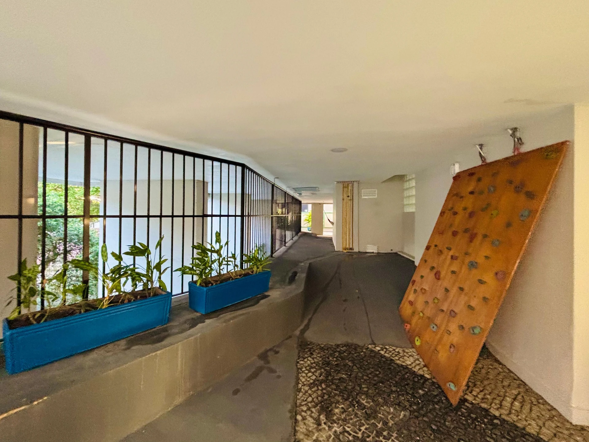 2-bedroom apartment with a mountain view in Rio de Janeiro — photo 18