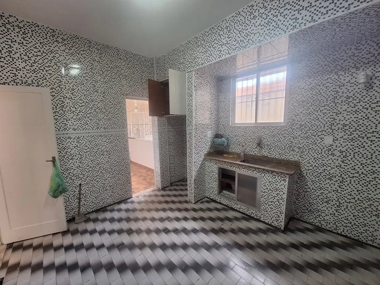 Unfurnished rental apartment with 2 bedrooms and 2 baths — photo 25