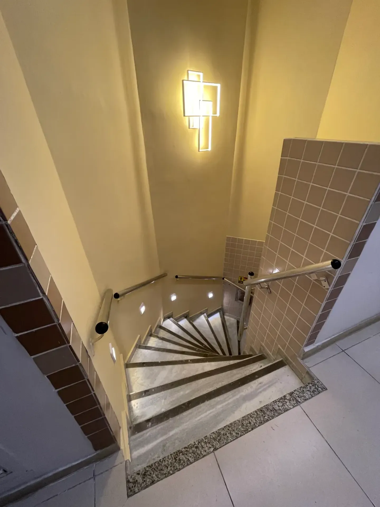 Glass-enclosed balcony in a 2-bedroom apartment, 80 m² — photo 22