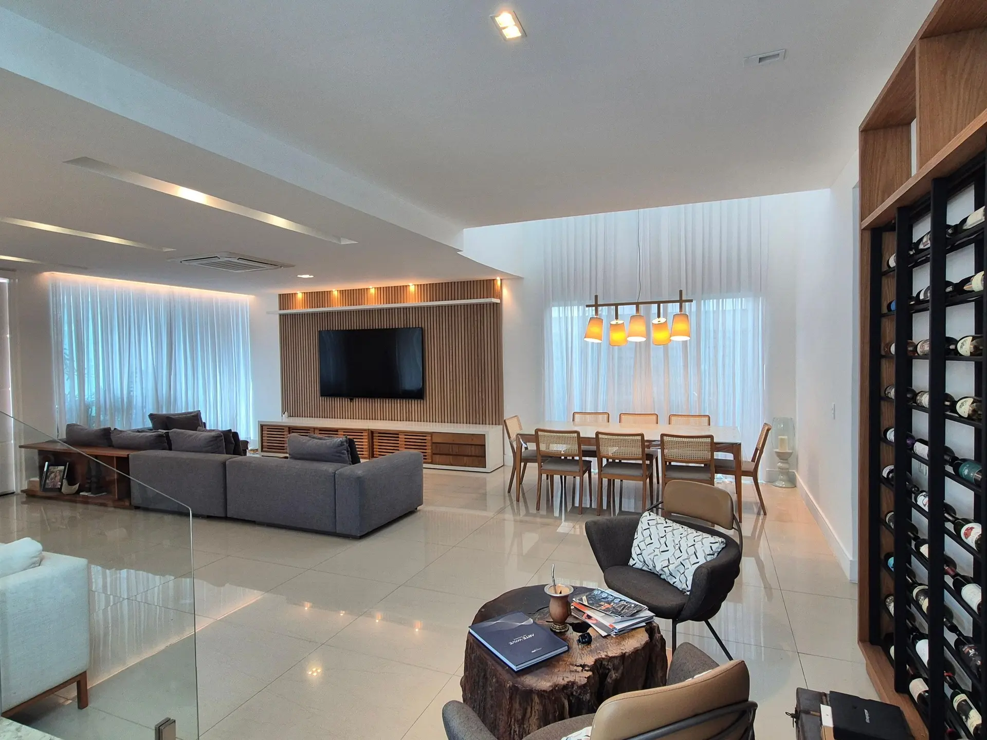 5-bedroom house with floor-to-ceiling windows — photo 60