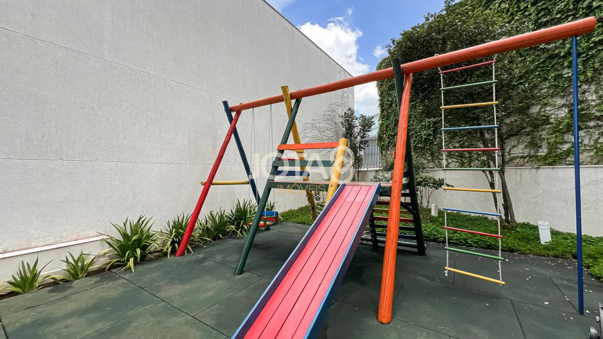 Apartamento con balcón y barbacoa privada — photo 23