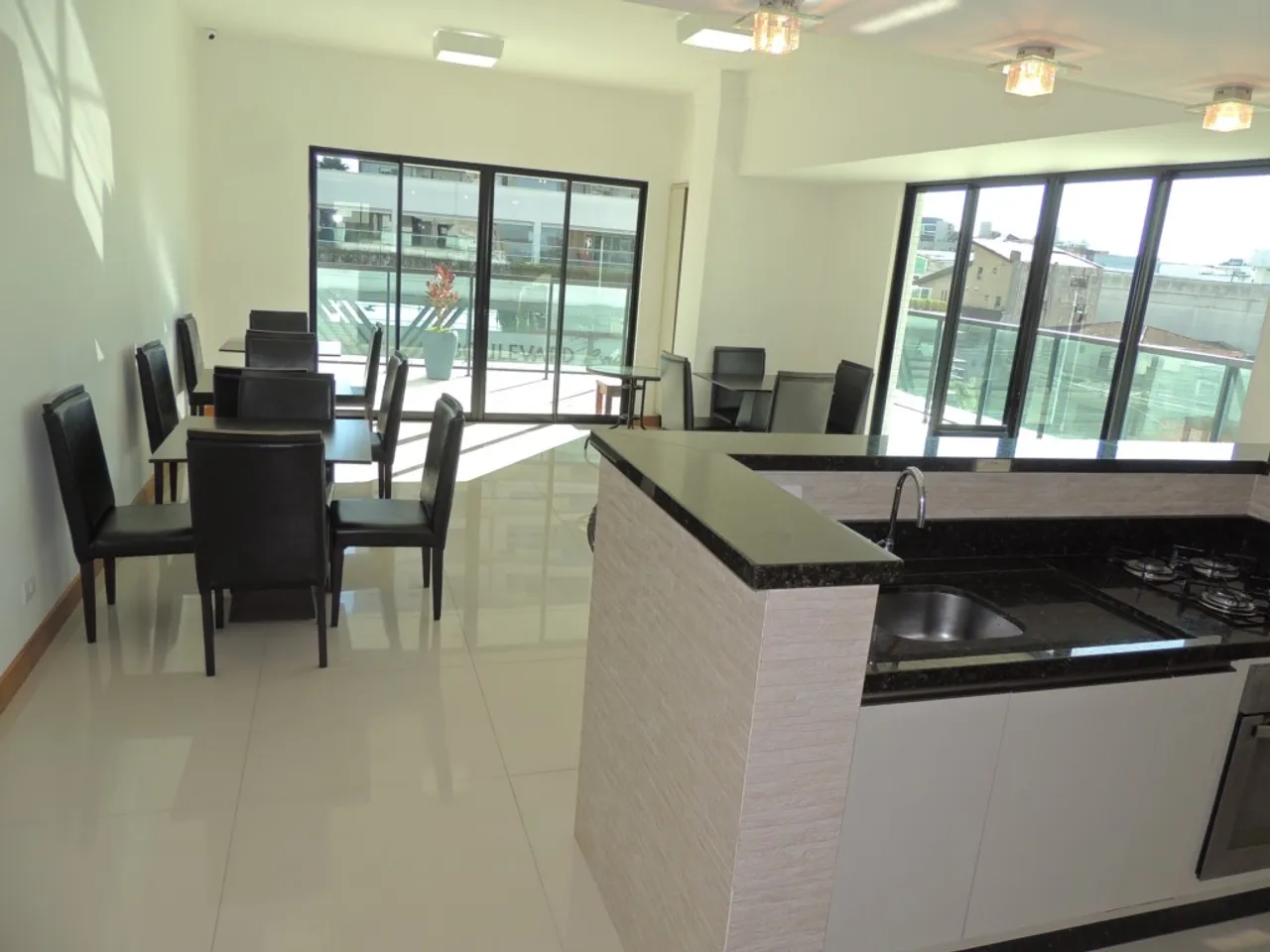 Apartamento mobiliado 1 quarto com cozinha americana e 2 vagas — photo 5
