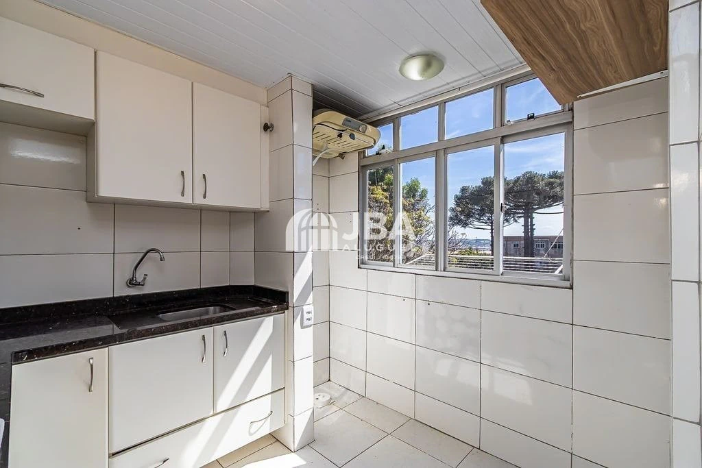 Wood or laminate floors in a 3-bedroom apartment, 78 m² — photo 5