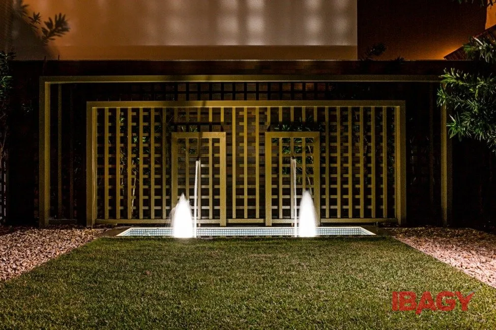 Furnished 2-suite apartment with enclosed balcony — photo 95