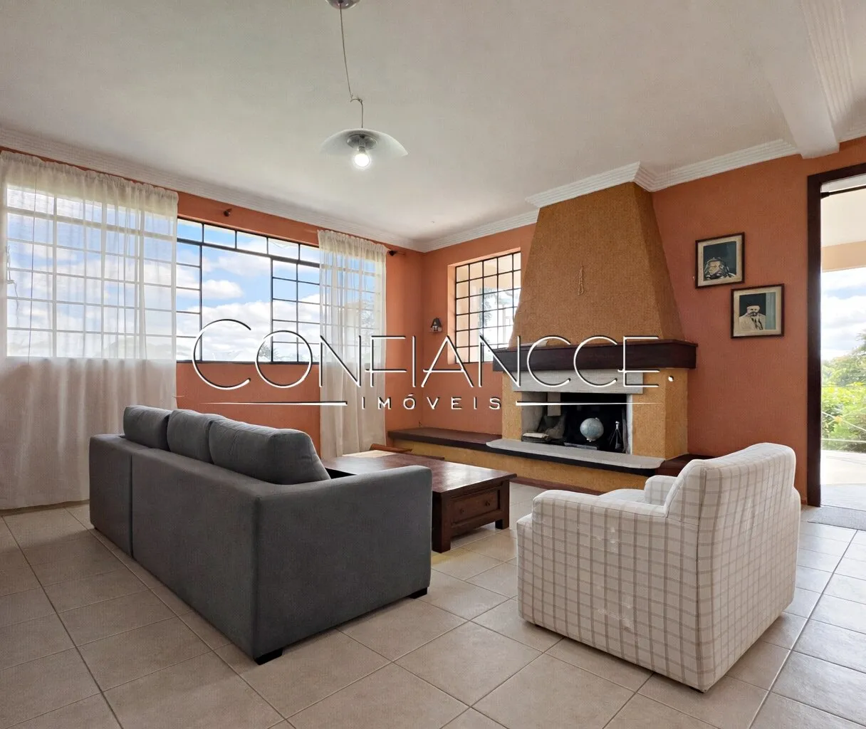 5-bedroom house with 1 suite, 4 parking spaces, 460 m² — photo 3