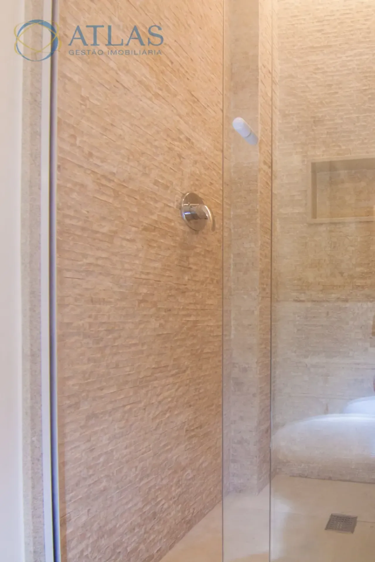 Apartamento, 90 m², com janelas do piso ao teto — photo 25