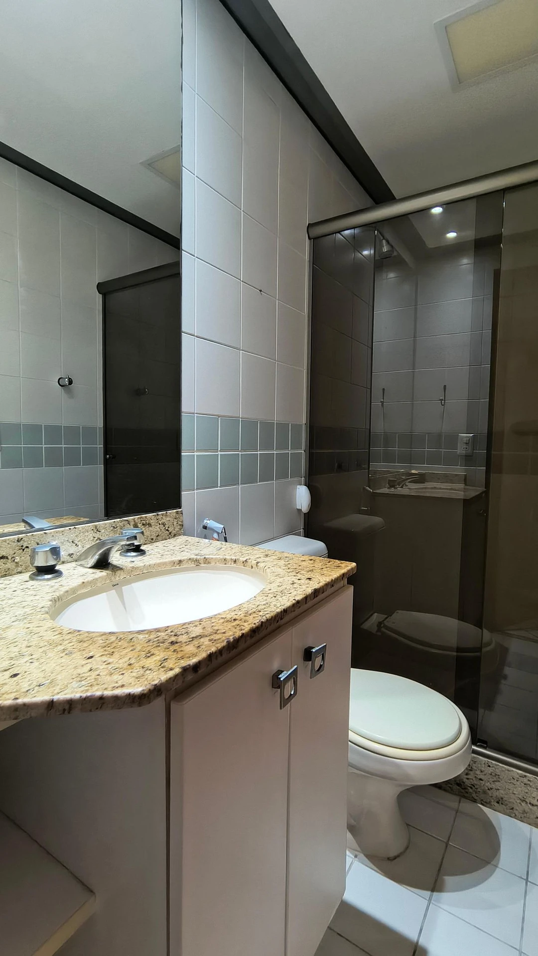 Condo house with balcony and 3 en-suite bedrooms — photo 47