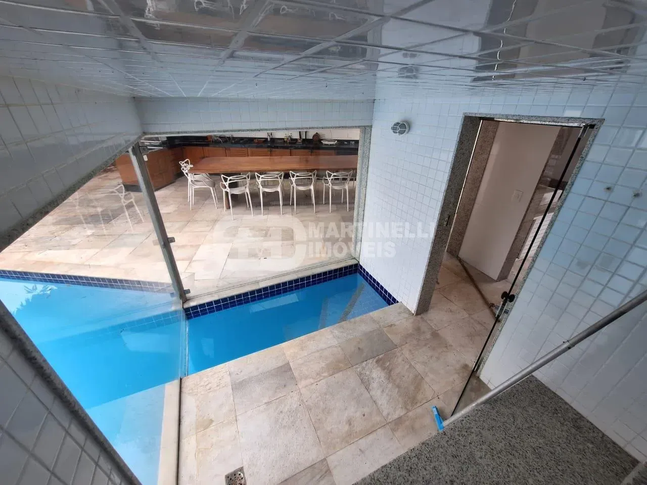 House with 5 bedrooms, all suites, plus shared pool — photo 3