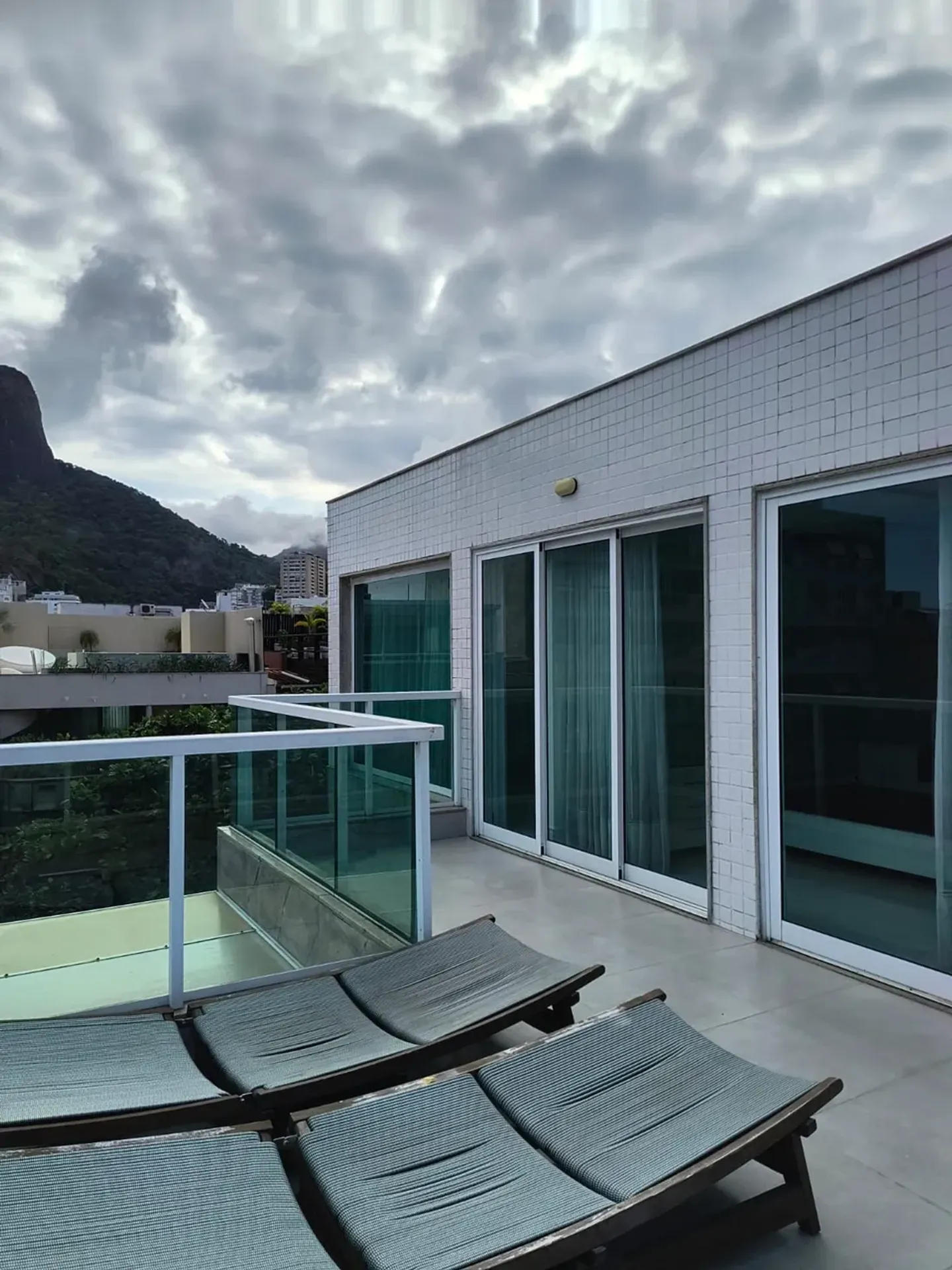 Rooftop apartment with 3 bedrooms and 1 bathroom — photo 35