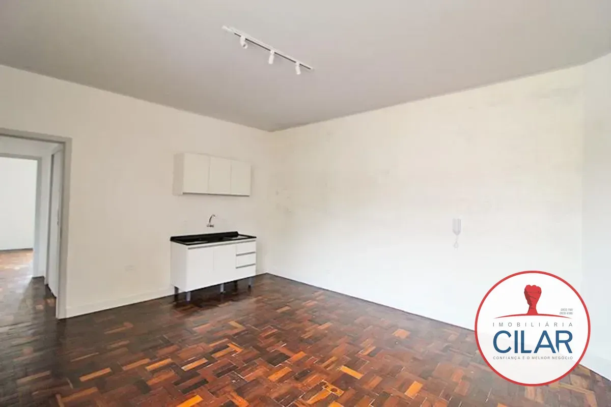 2-bedroom apartment with wood or laminate floors in Curitiba — photo 7