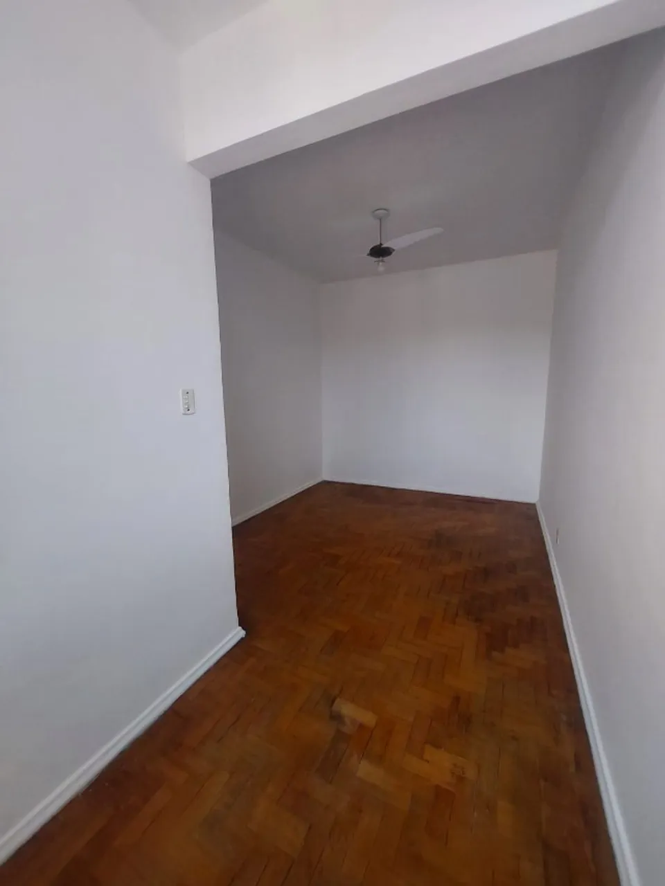 Apartamento sem mobília com 4 quartos e cozinha separada — photo 8