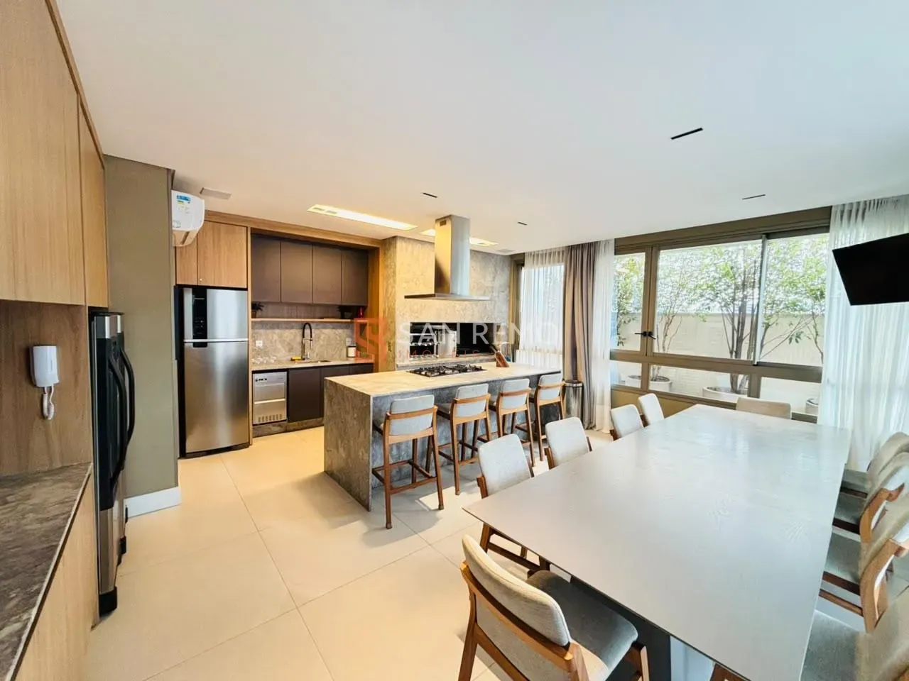 Furnished apartment, 100 m², with floor-to-ceiling windows — photo 36