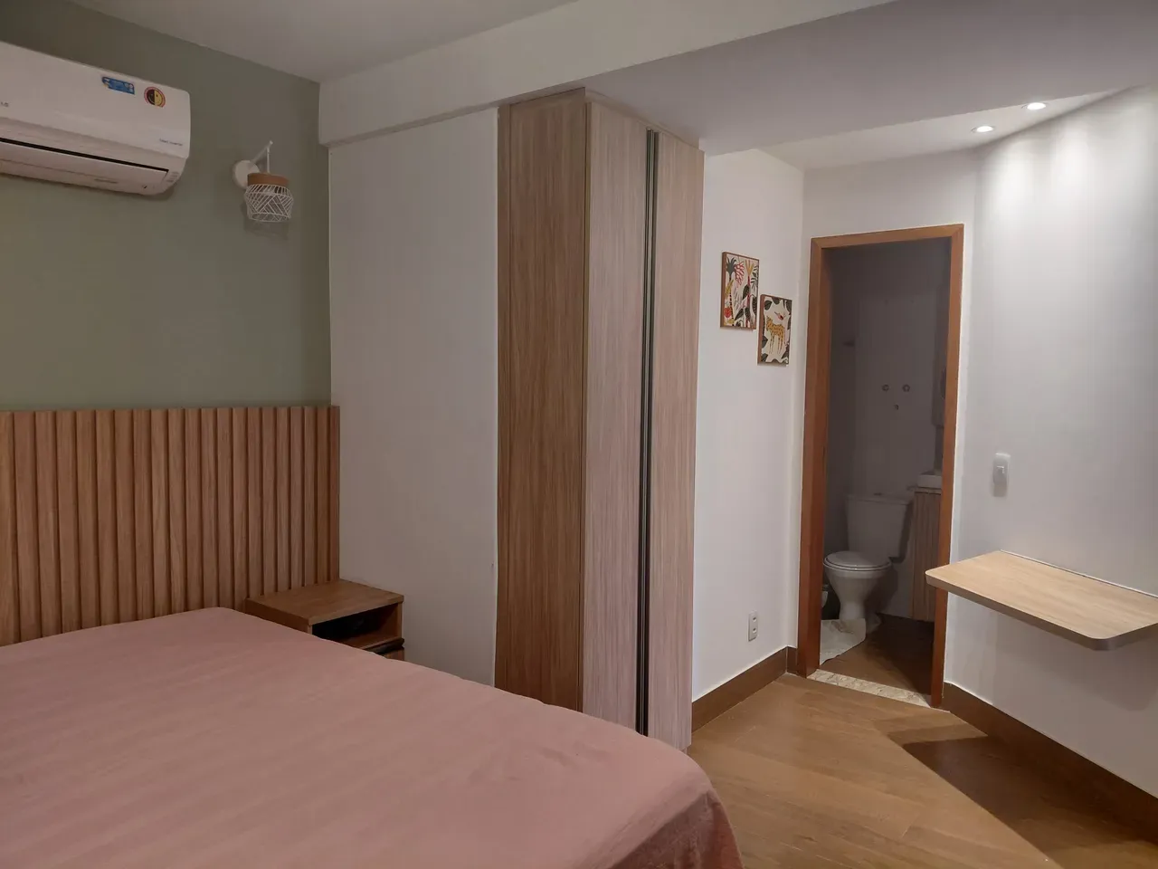 Furnished 3-bedroom apartment with glass balcony — photo 25
