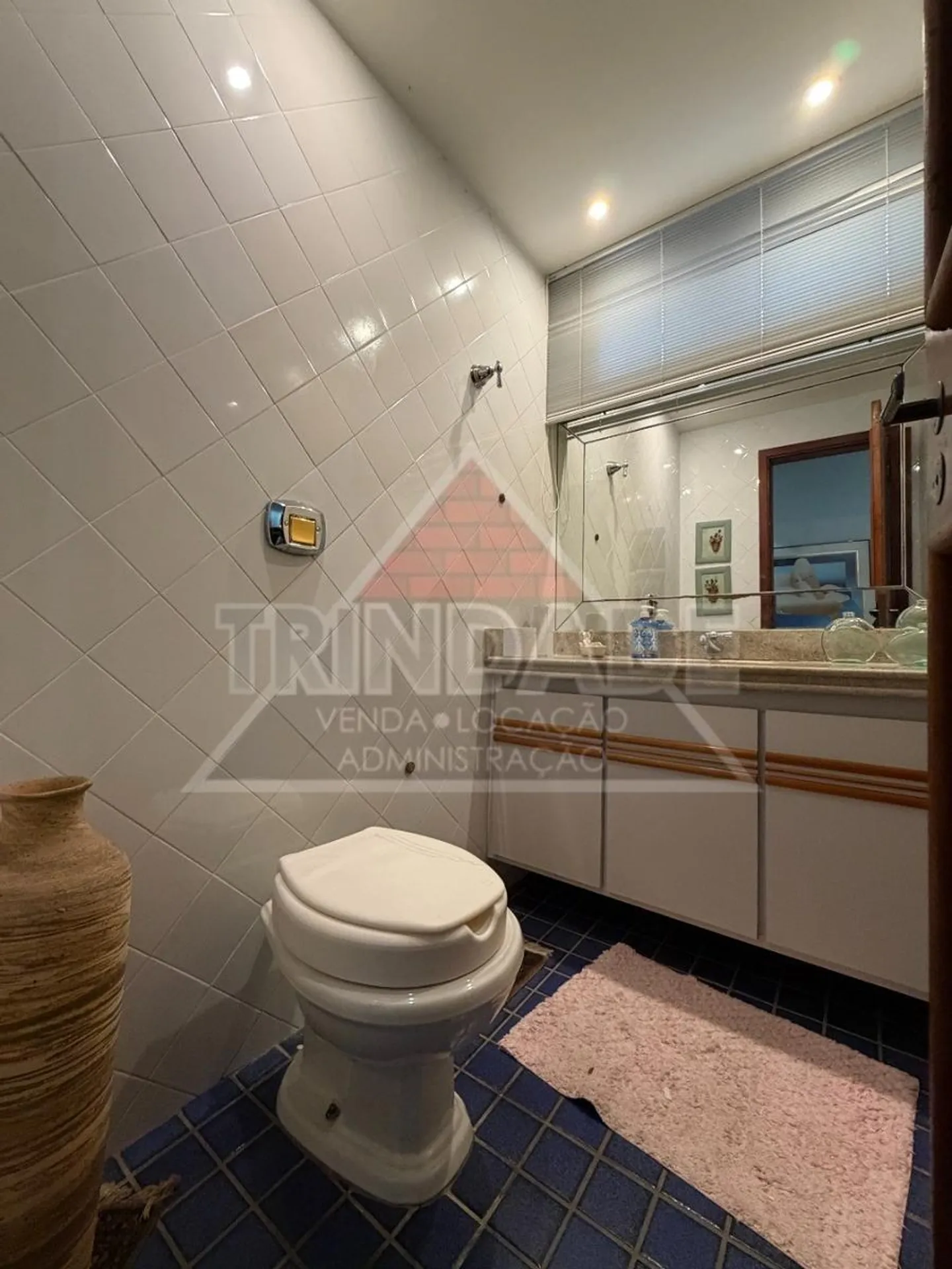Bathtub in a 6-bedroom apartment, 647 m² — photo 14