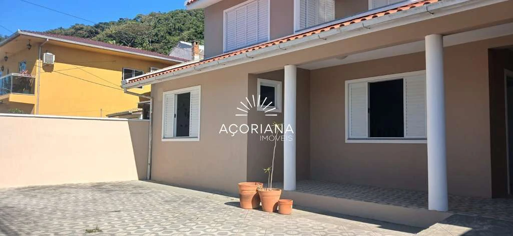 House with 5 bedrooms, 2 en-suite and 425 m² with BBQ — photo 2