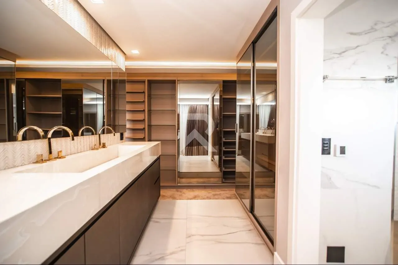 Apartment with 4 bedrooms, 3 en-suites and 463 m² — photo 30